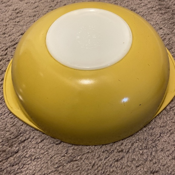 . Vtg Pyrex 024 yellow/gold 2 qt dish with lid - Picture 3 of 6